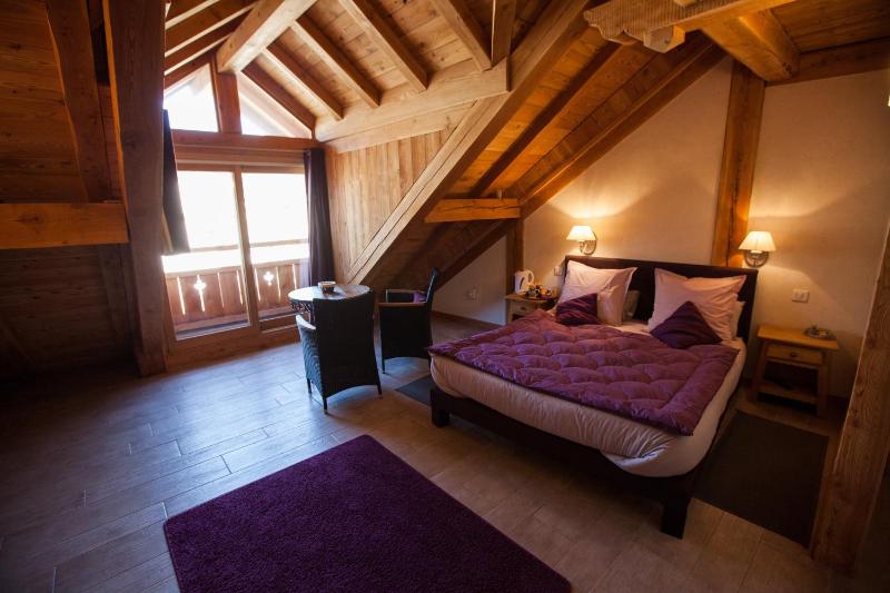 Double Room with Balcony image 3