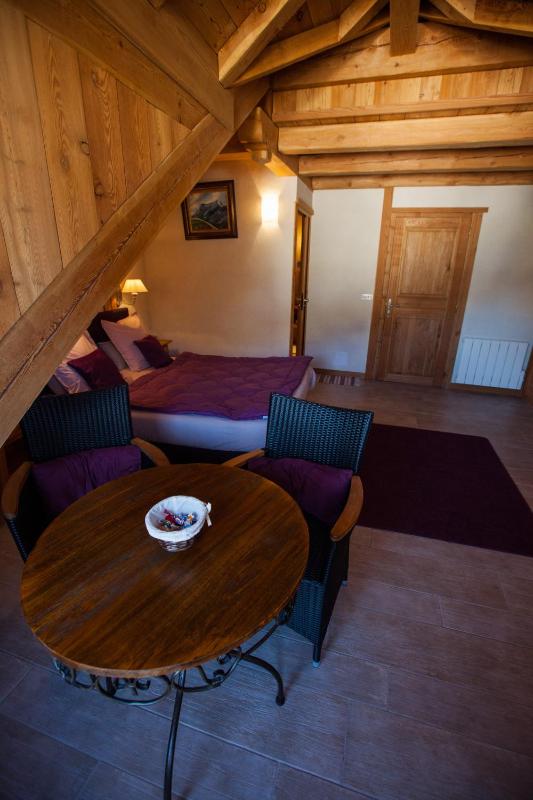 Double Room with Balcony image 4