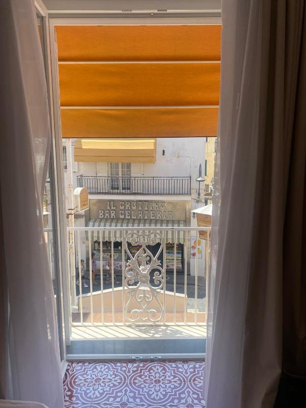 Deluxe Double Room with Balcony image 3