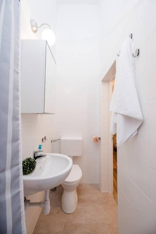 Brand NEW central AC apartment - image 9
