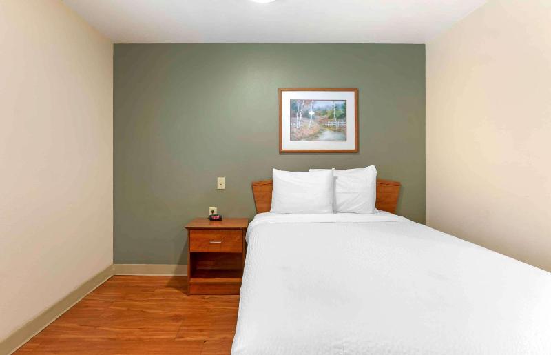 Standard Double Room - Non-Smoking image 3