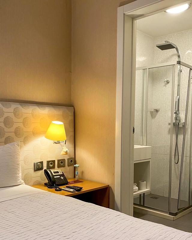 Double Room with Private Bathroom image 2