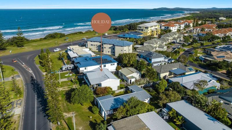 Beachdrift - Pet-Friendly Escape Just Steps to Pippi Beach - Holiday Yamba - image 15