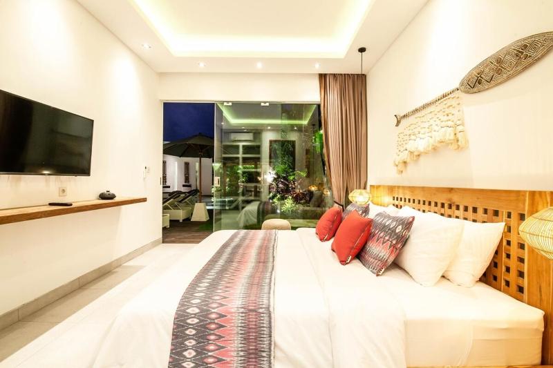 Luxurious 6 Br in Canggu 400m to Finns Beach - image 42