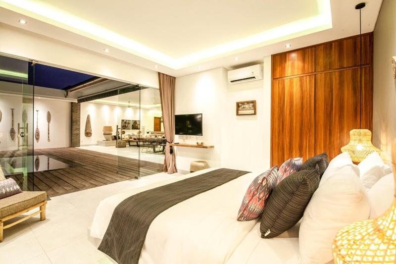 Luxurious 6 Br in Canggu 400m to Finns Beach - image 35