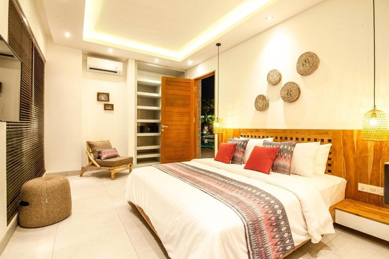 Luxurious 6 Br in Canggu 400m to Finns Beach - image 27