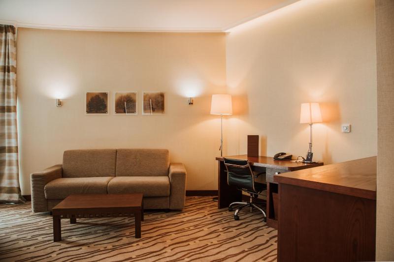 Deluxe Twin Room image 3