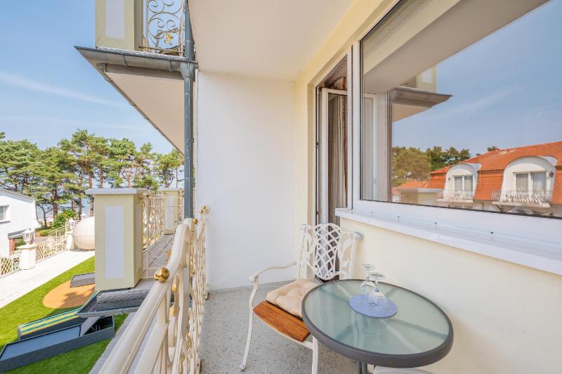 Double Room with City View and Balcony image 3