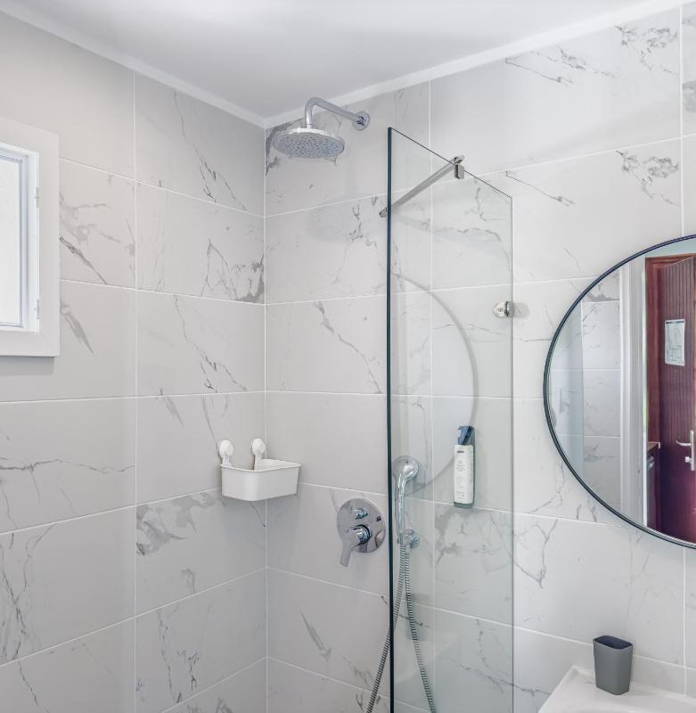 Double or Twin Room with Pool View image 4