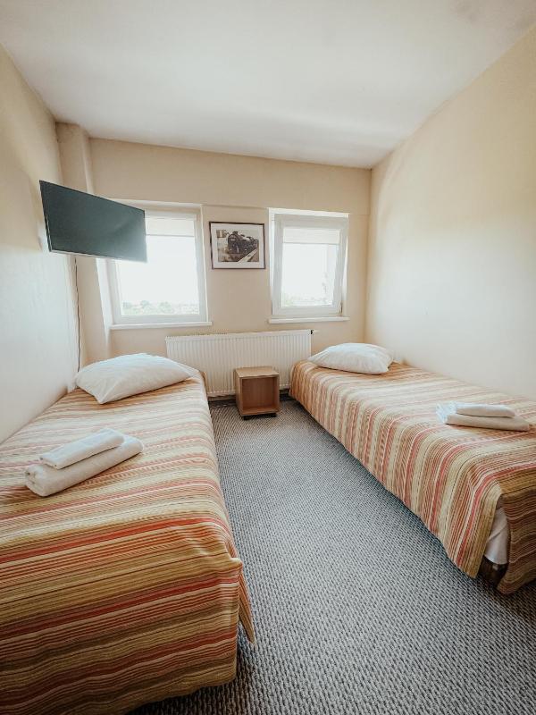 Quadruple Room with Shared Bathroom image 4