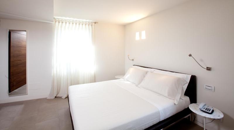 Deluxe Room with Spa Access image 1