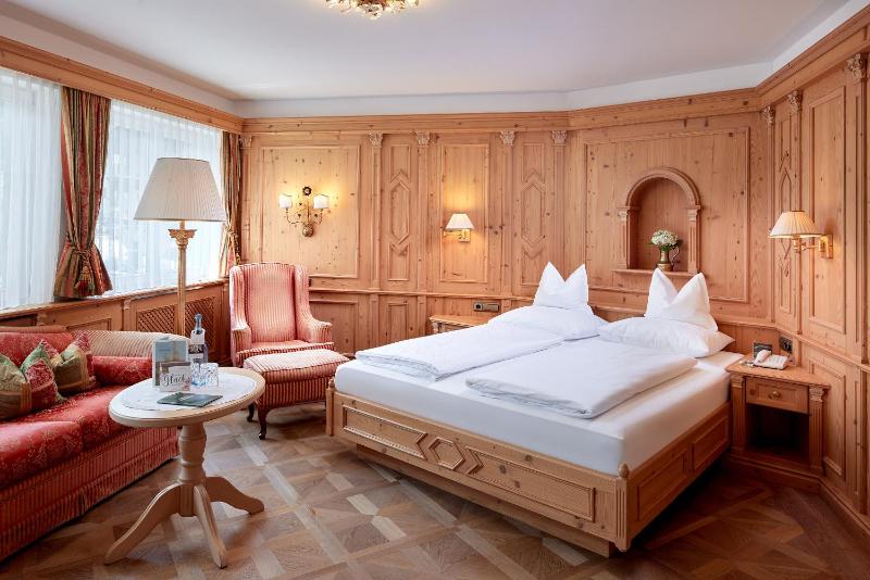 Junior Suite (2 Adults) with Balcony image 1