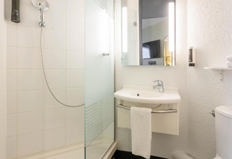 Double Room image 4