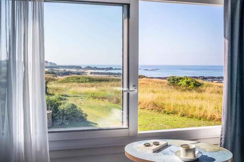 First Floor Double Room with Sea View image 1