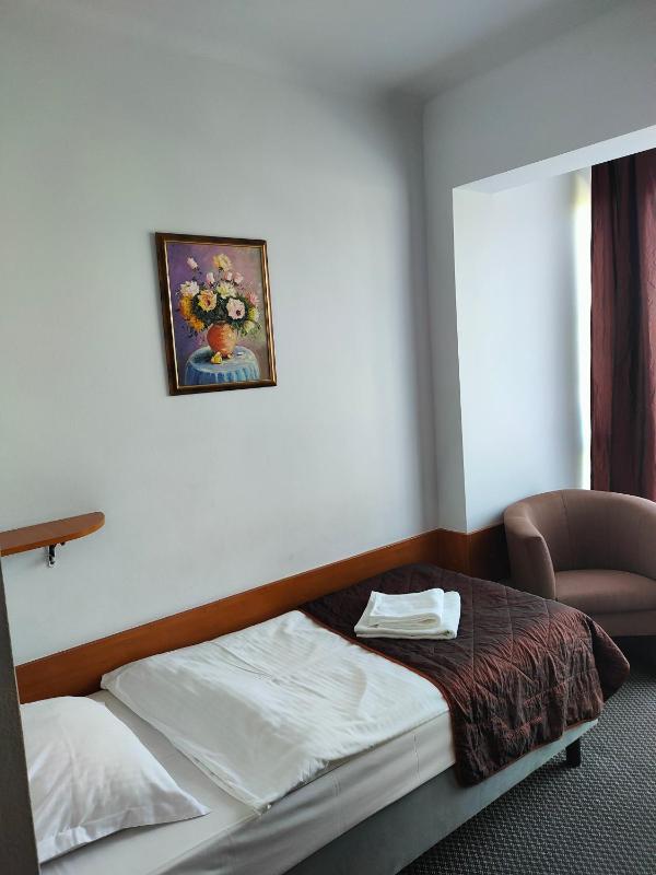 Single Room image 3