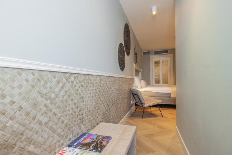  Single Room with Double Bed image 2