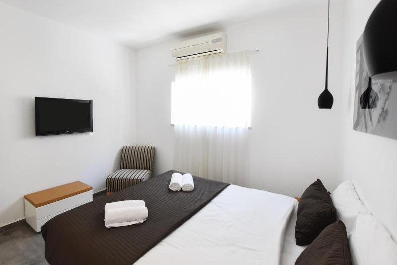 Hilton Area 2BR by HolyGuest - image 12