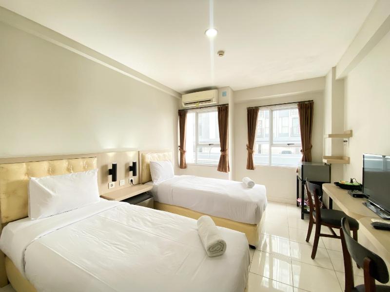 Comfort and Homey Studio Room (No Kitchen) Elvis Tower Apartment By Travelio - image 12
