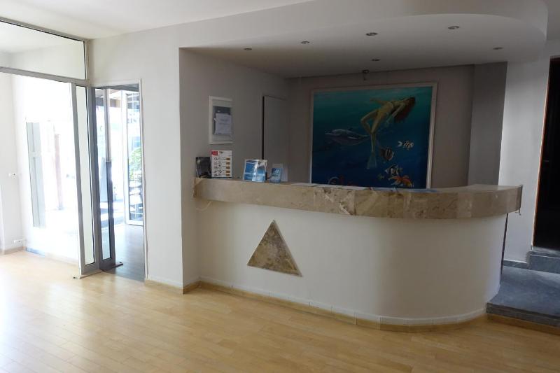 Bristol Apartments - image 38