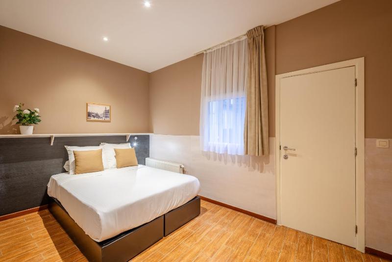 Budget Quadruple Room image 2