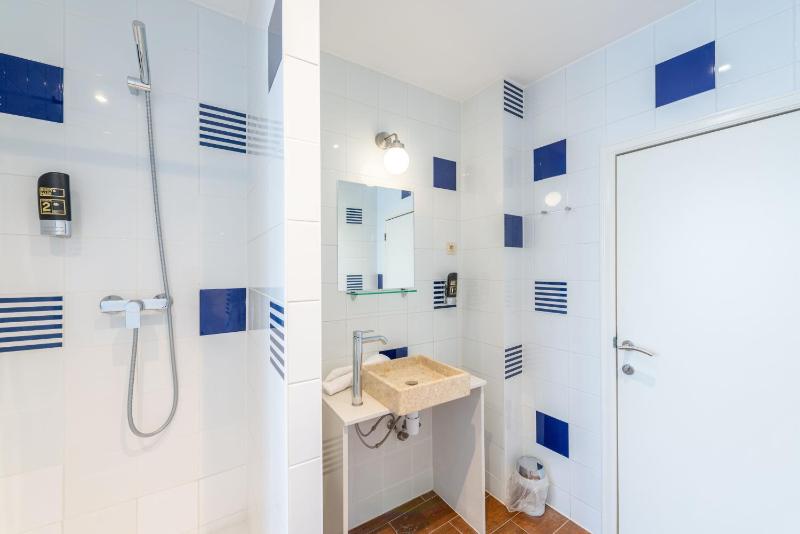 Budget Triple Room image 3