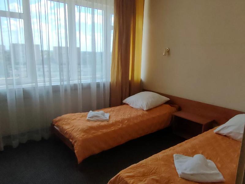Economy Twin Room image 4