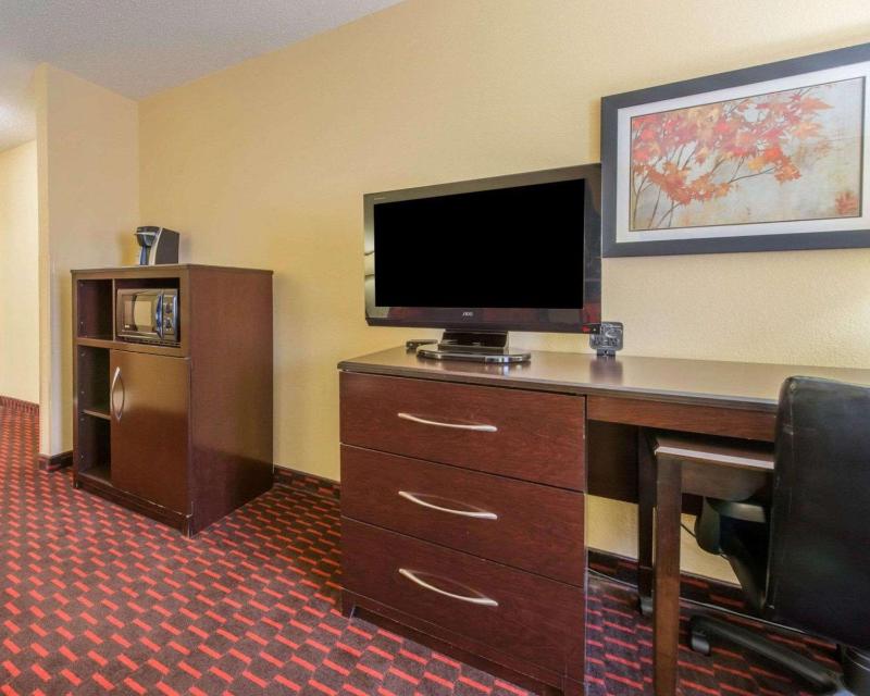 King Suite - Non-Smoking image 3