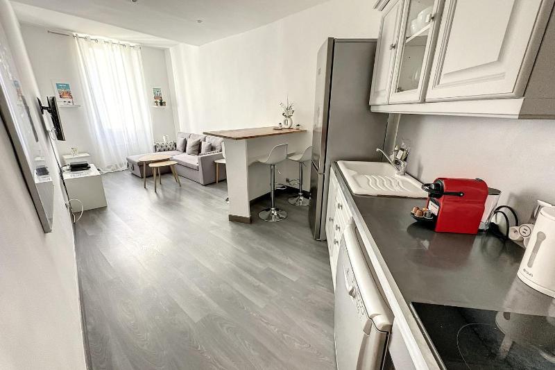 Charming T2 in the heart of city center - image 9