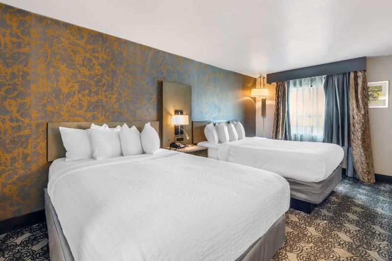 Standard Queen Room with Two Queen Beds image 3
