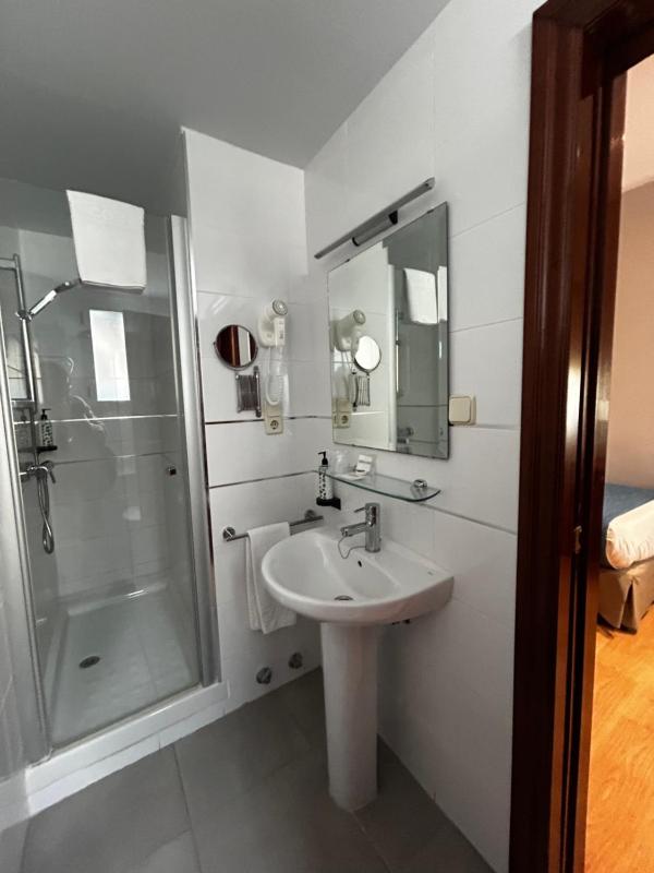 Single Room image 4