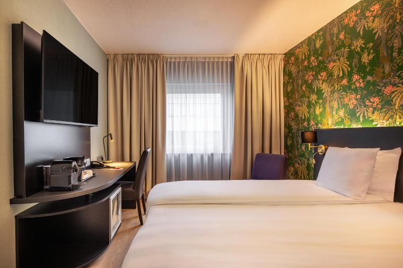 Classic Double Room image 3