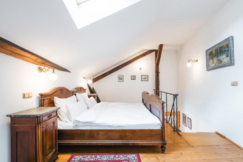 Deluxe Double Room image 2