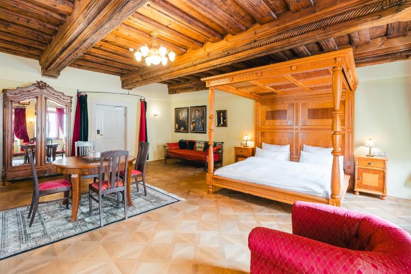 Deluxe Suite image 4