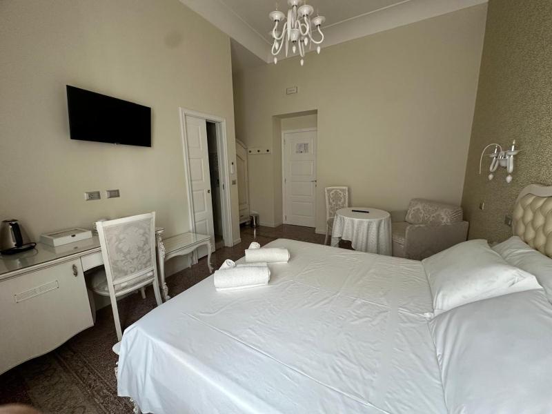 Deluxe Triple Room image 4