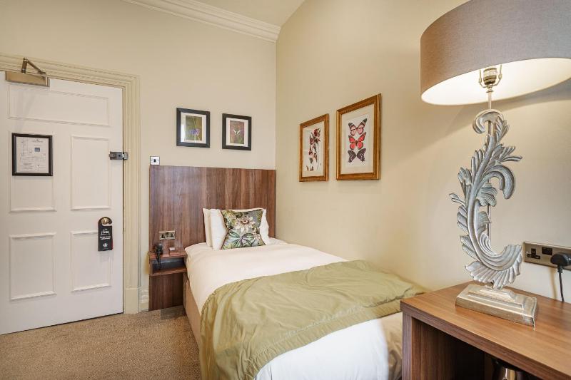 Classic Single Room image 4