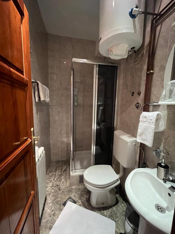 Single Room image 3