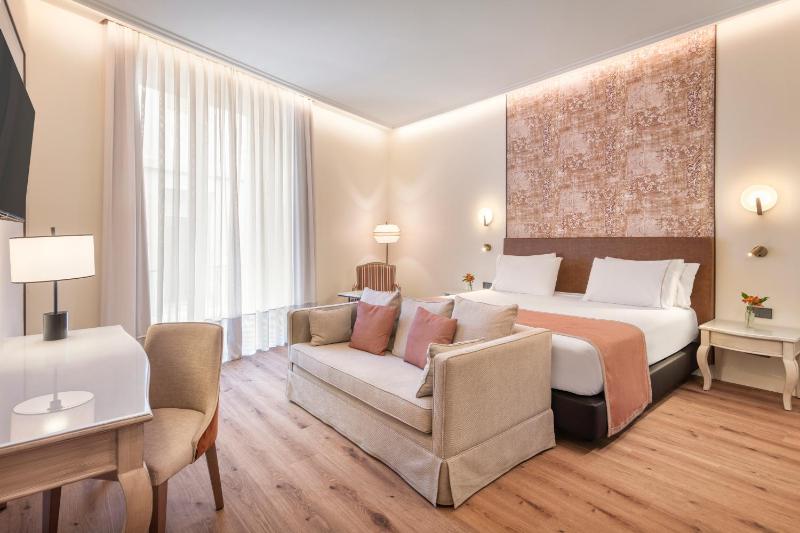 Premium Double or Twin Room image 4