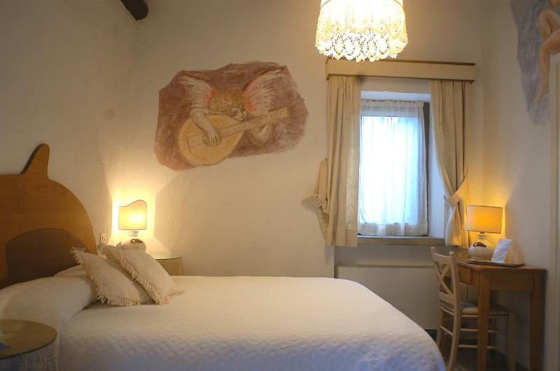 Economy Double Room image 3