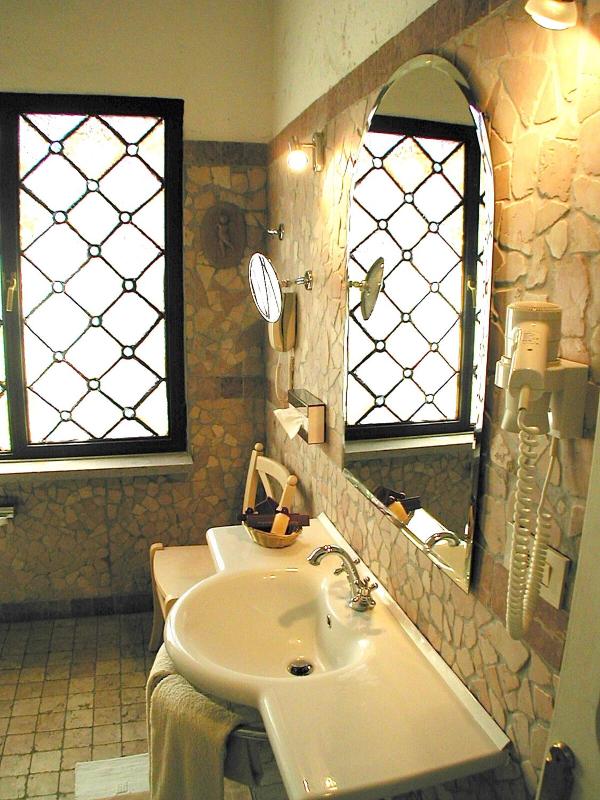 Triple Room image 2