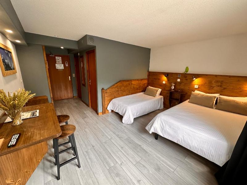Superior Triple Room image 3
