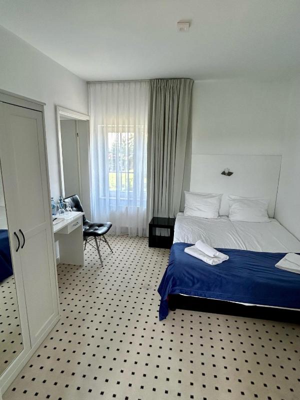 Economy Double Room image 4
