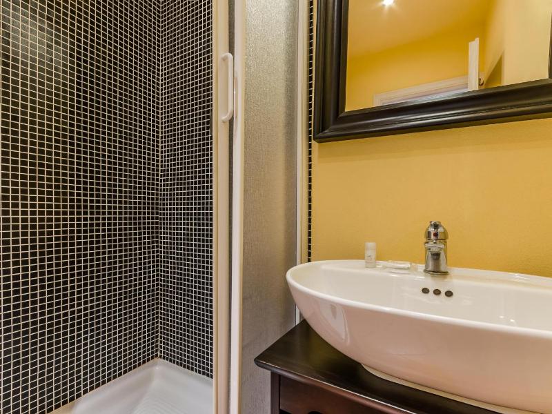 Economy Double Room image 4