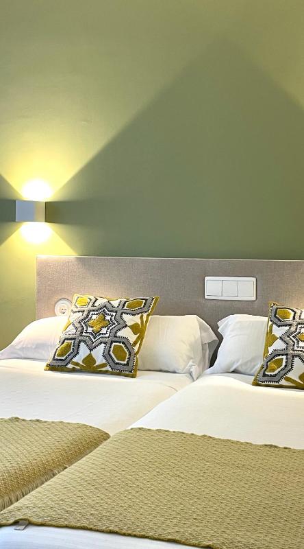 Double or Twin Room image 3