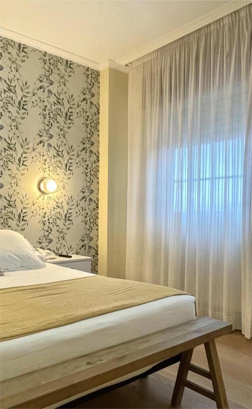 Double or Twin Room image 4