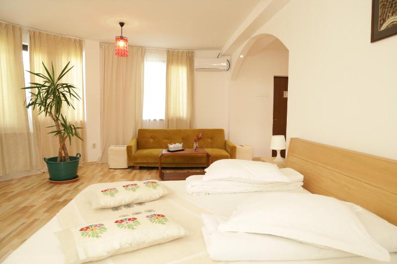 Family Room image 2