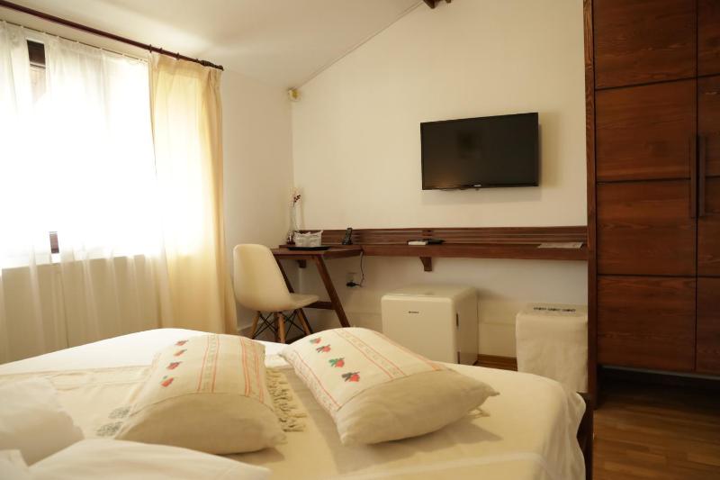 Standard Double Room image 2
