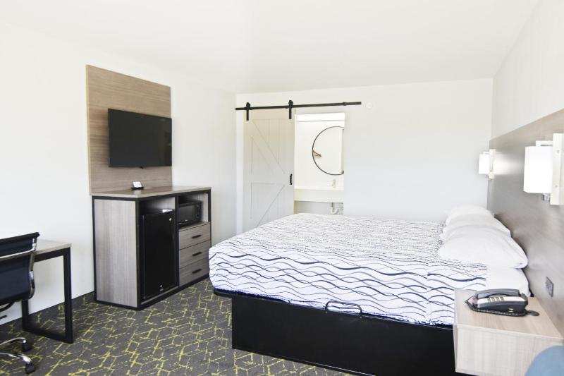 King Room - Non-Smoking image 3