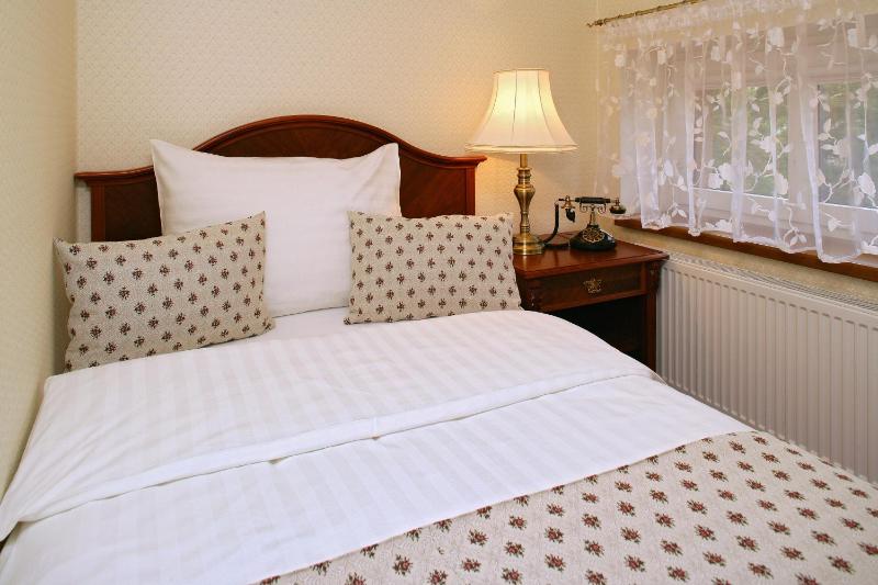 Single Room image 3