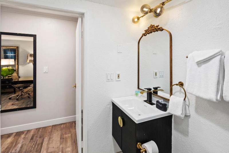 King Room - Disability Access image 3