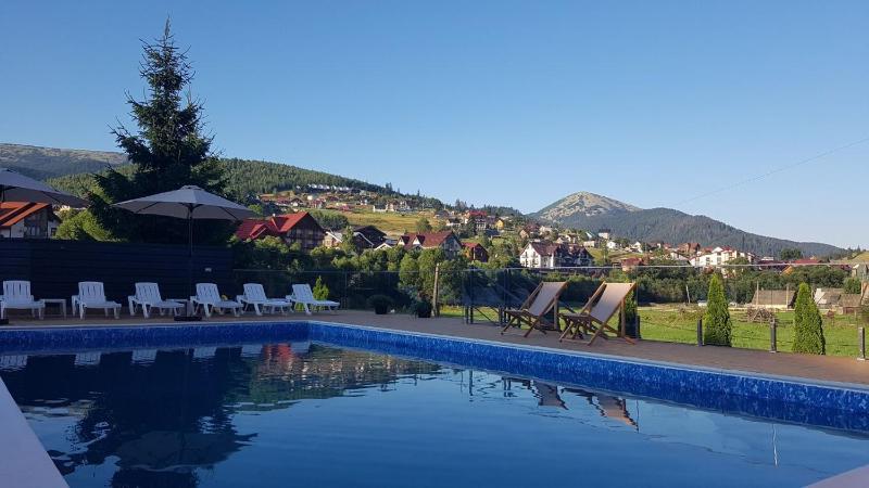 Karpatski Zori Hotel - image 1